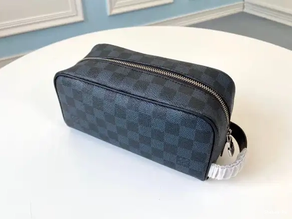 POUCH LOUIS VUITTON TOILETRY 0617